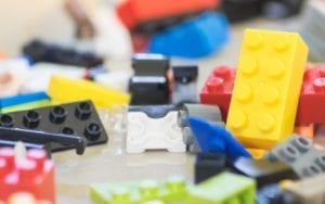 Maior exposição de Lego do mundo chega a SP com os heróis da DC Comics